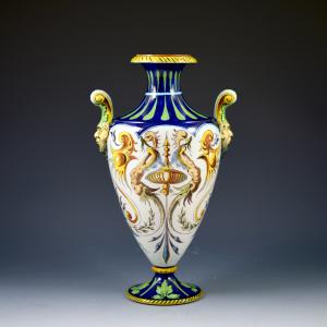 Vaso biansato con decoración de grutescos